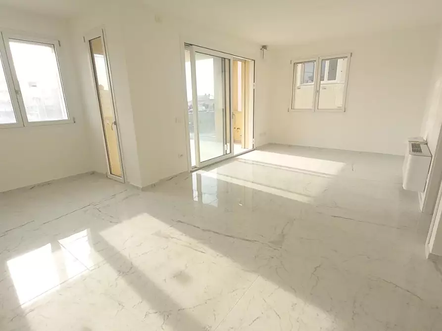 Immagine 6 di Appartamento in vendita  a Camaiore