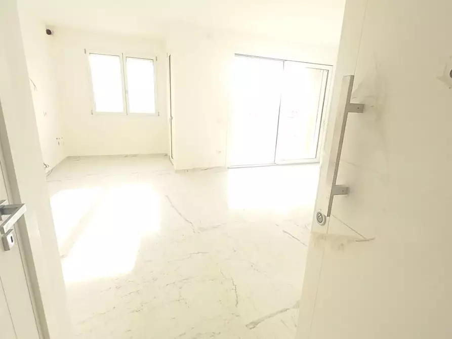 Immagine 50 di Appartamento in vendita  a Camaiore