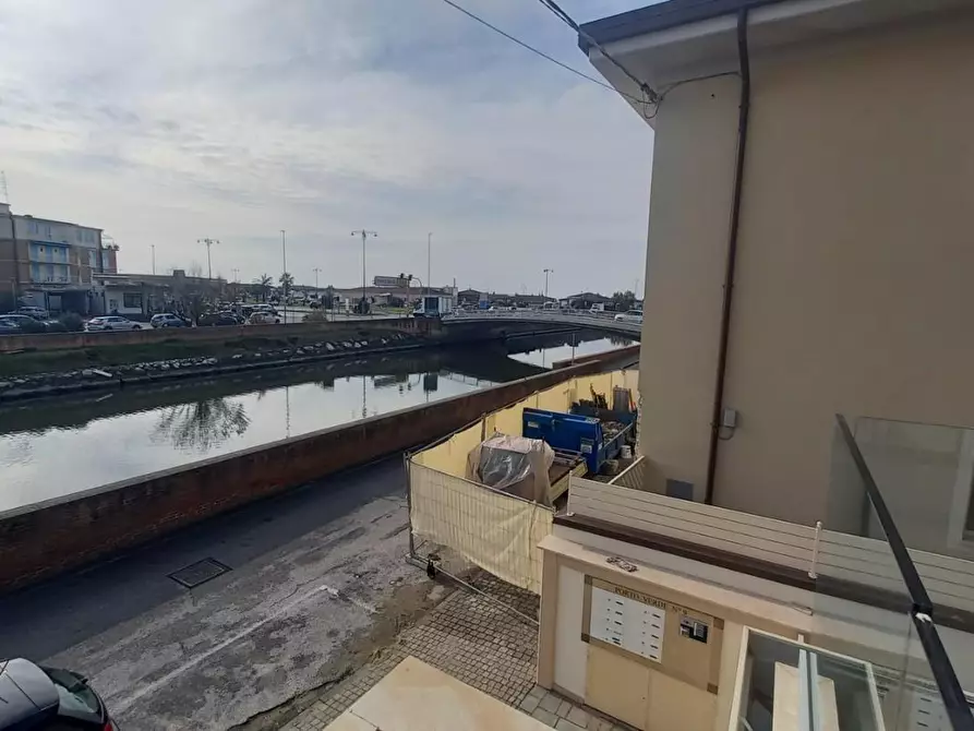 Immagine 42 di Appartamento in vendita  a Camaiore