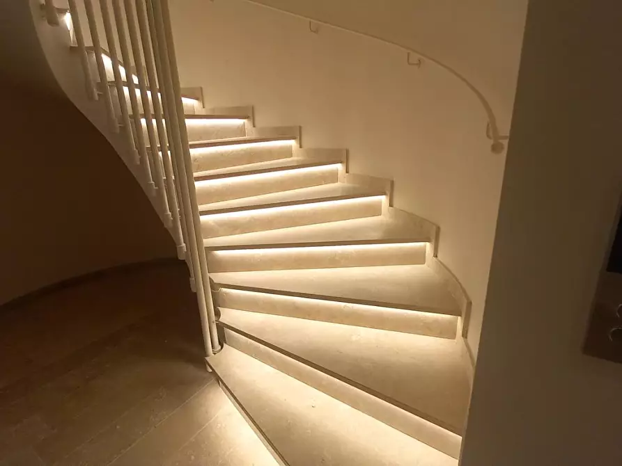 Immagine 55 di Appartamento in vendita  a Camaiore