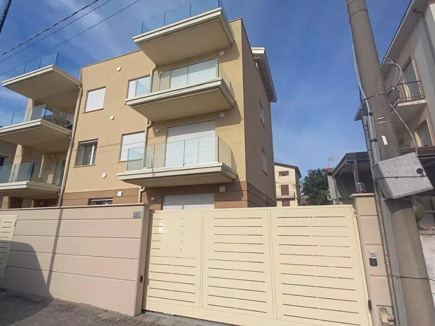 Immagine 63 di Appartamento in vendita  a Camaiore