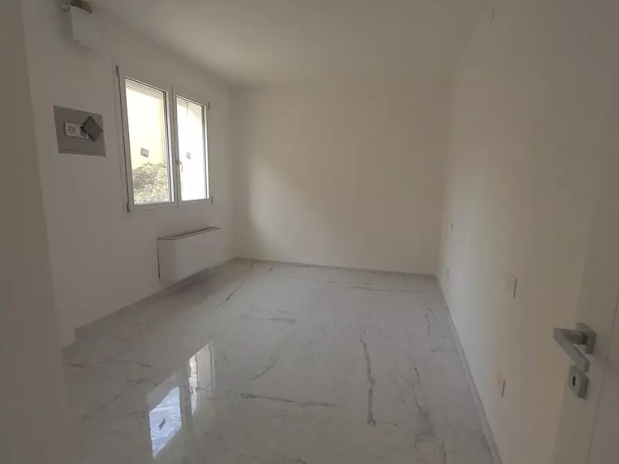 Immagine 21 di Appartamento in vendita  a Camaiore