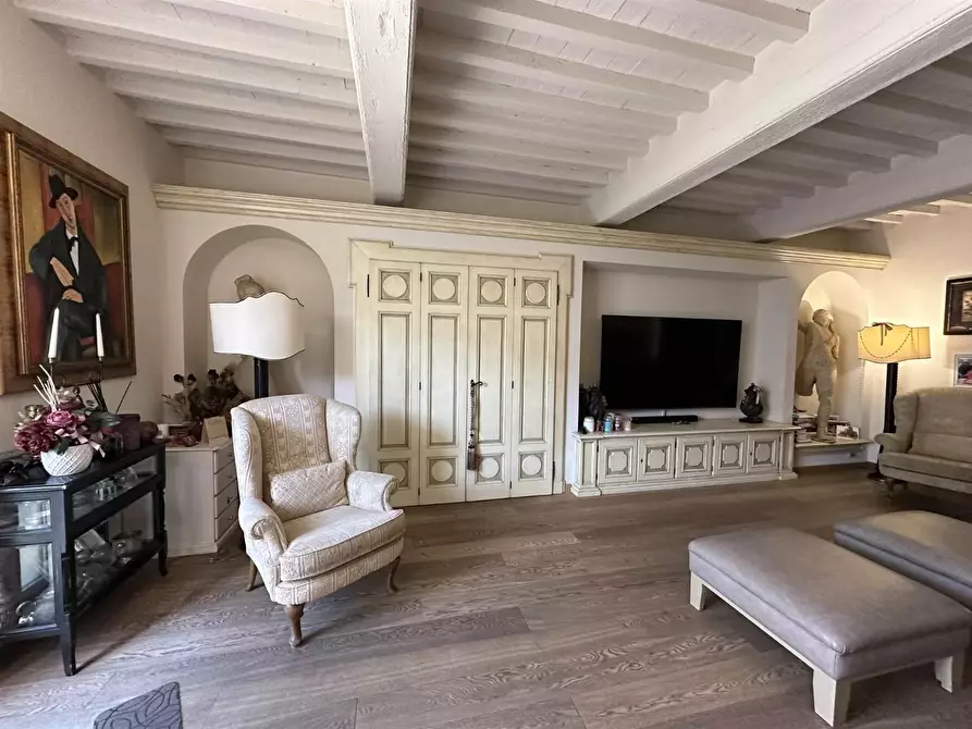 Immagine 16 di Villa in vendita  a Cascina