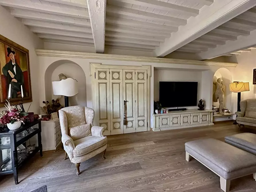 Immagine 4 di Villa in vendita  a Cascina