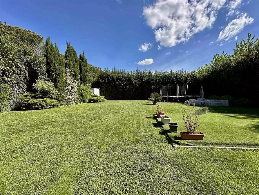 Immagine 11 di Villa in vendita  a Cascina