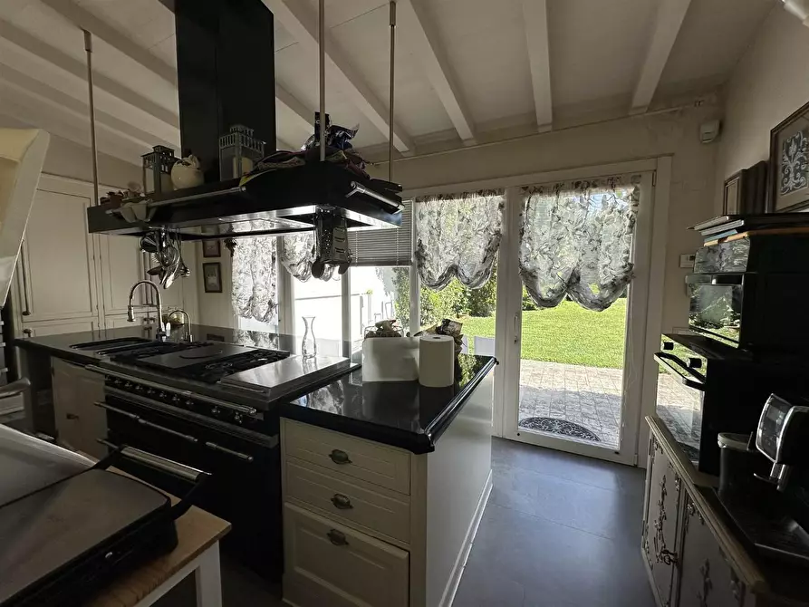 Immagine 18 di Villa in vendita  a Cascina