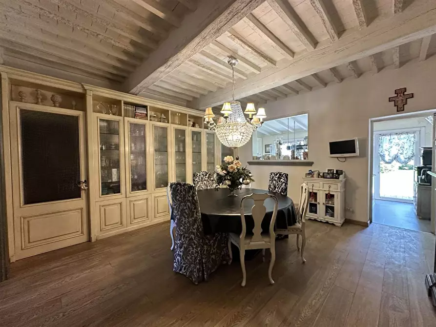 Immagine 17 di Villa in vendita  a Cascina