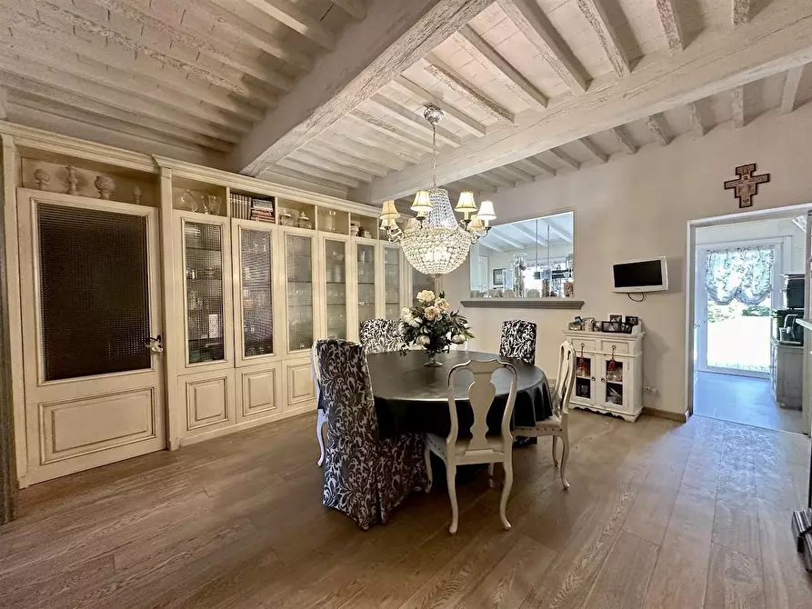 Immagine 5 di Villa in vendita  a Cascina