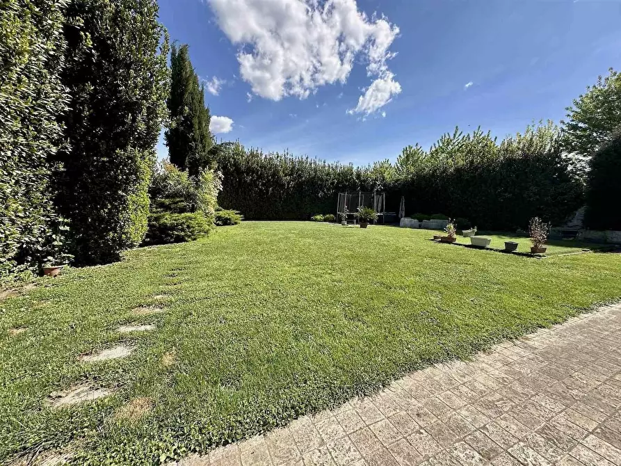 Immagine 10 di Villa in vendita  a Cascina