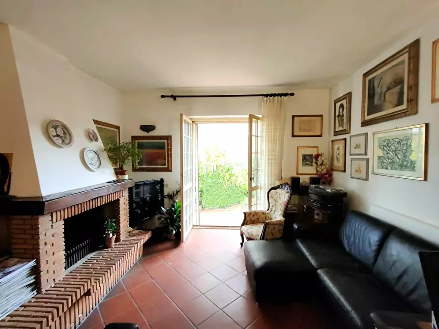 Immagine 4 di Appartamento in vendita  a Massa