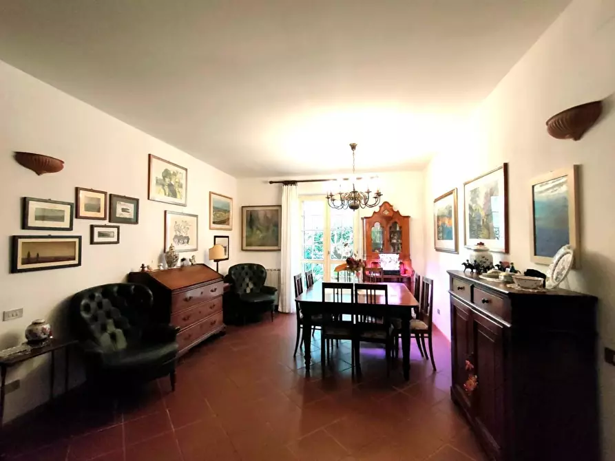 Immagine 2 di Appartamento in vendita  a Massa