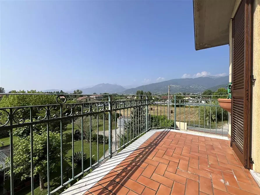 Immagine 2 di Appartamento in vendita  a Massa