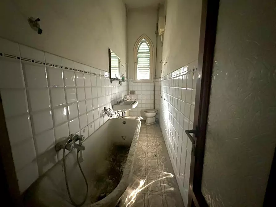 Immagine 3 di Villa in vendita  a Altopascio