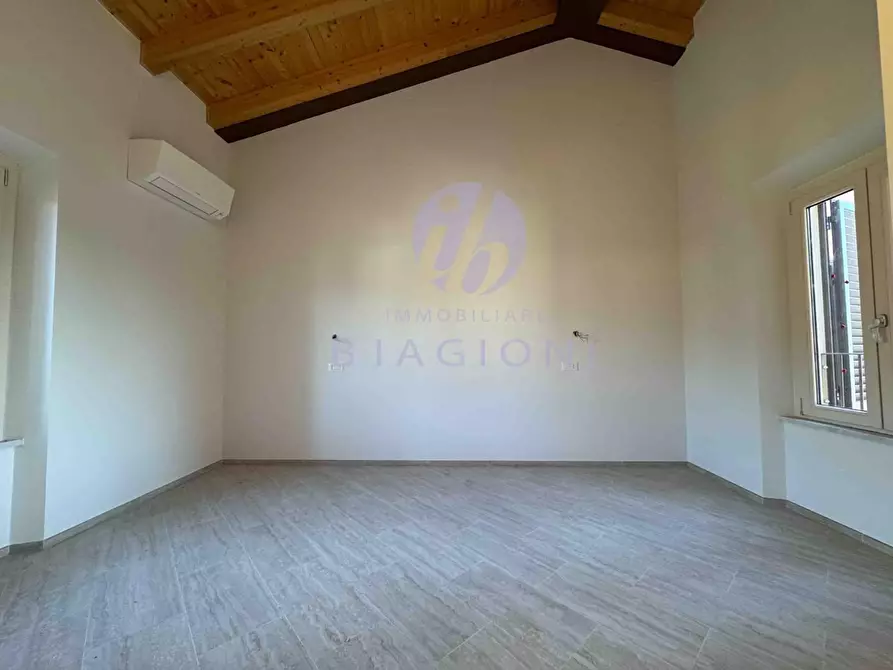 Immagine 7 di Villetta a schiera in vendita  a Pietrasanta