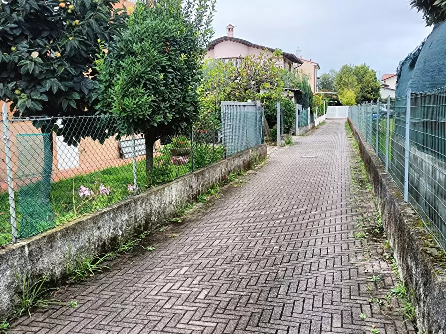 Immagine 17 di Appartamento in vendita  a Massa