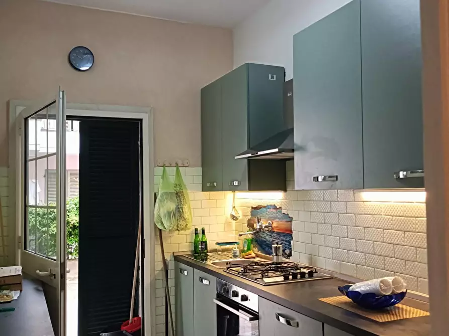 Immagine 11 di Appartamento in vendita  a Massa