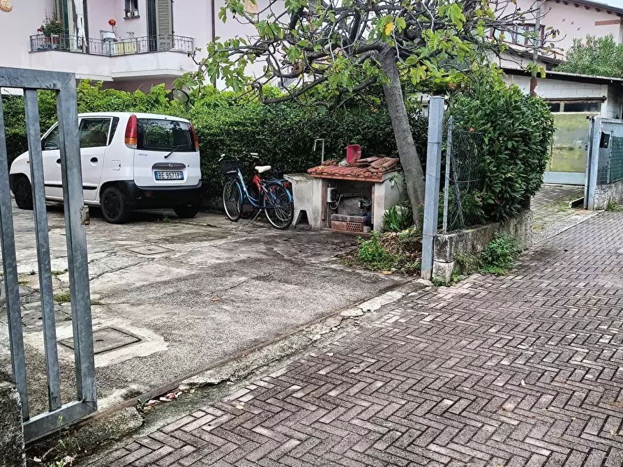 Immagine 14 di Appartamento in vendita  a Massa