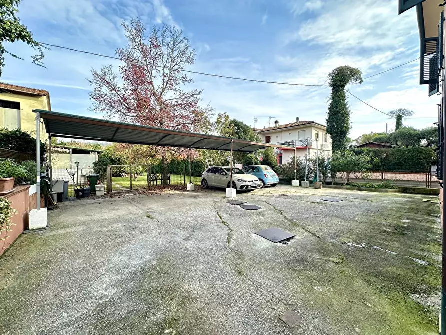 Immagine 36 di Casa indipendente in vendita  a Lucca