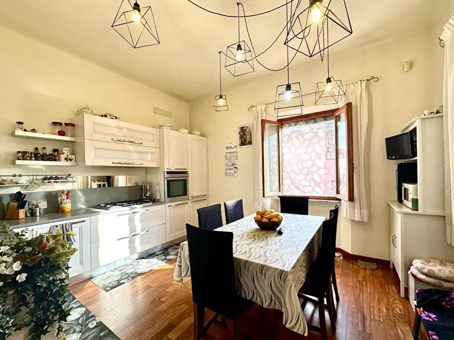 Immagine 9 di Casa indipendente in vendita  a Lucca