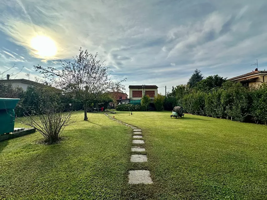 Immagine 43 di Casa indipendente in vendita  a Lucca