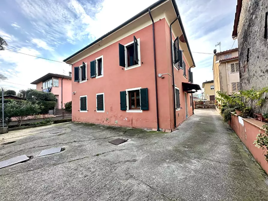 Immagine 45 di Casa indipendente in vendita  a Lucca