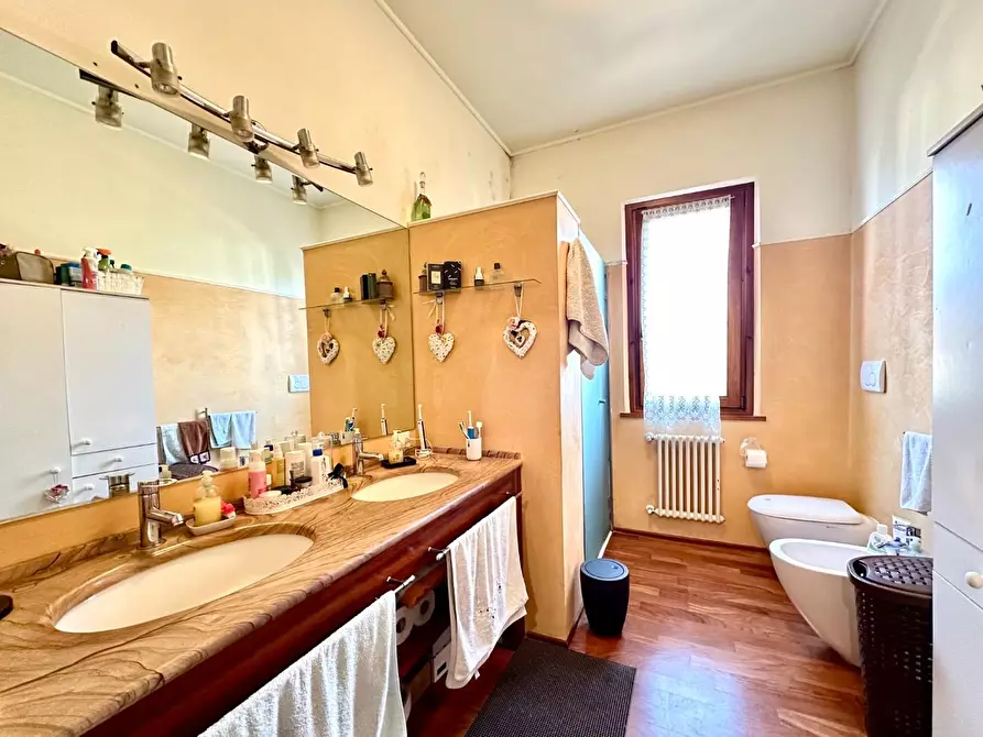 Immagine 58 di Casa indipendente in vendita  a Lucca