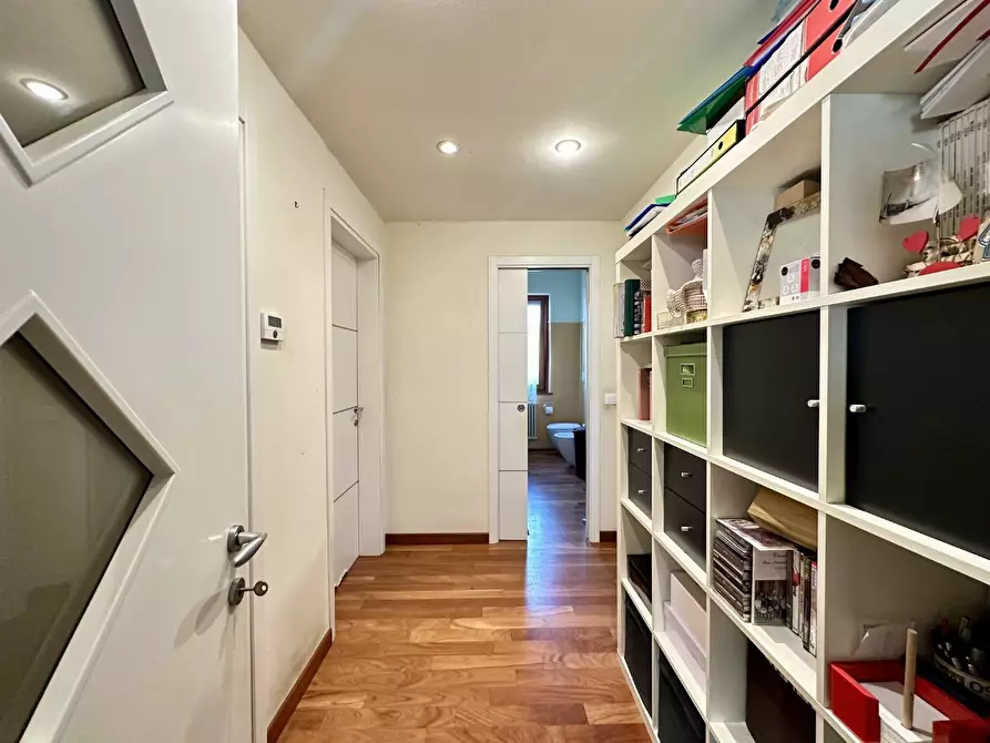 Immagine 12 di Casa indipendente in vendita  a Lucca