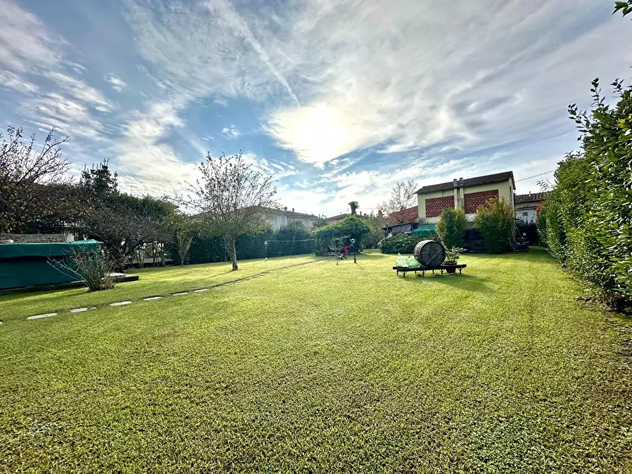 Immagine 40 di Casa indipendente in vendita  a Lucca