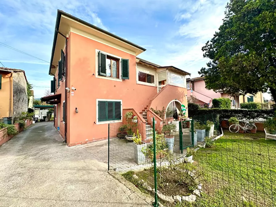 Immagine 33 di Casa indipendente in vendita  a Lucca