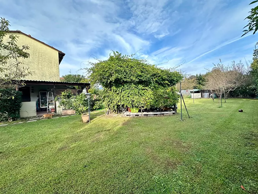 Immagine 41 di Casa indipendente in vendita  a Lucca