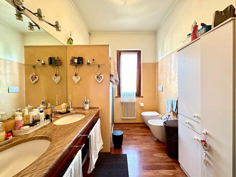 Immagine 19 di Casa indipendente in vendita  a Lucca