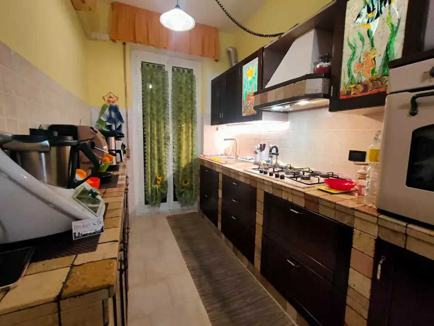 Immagine 2 di Appartamento in vendita  a Carrara