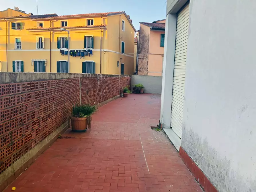 Immagine 9 di Appartamento in vendita  a Carrara