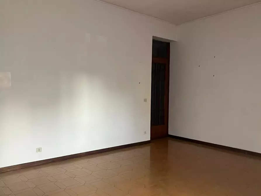 Immagine 3 di Appartamento in vendita  a Carrara