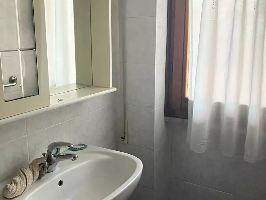 Immagine 17 di Appartamento in vendita  a Carrara