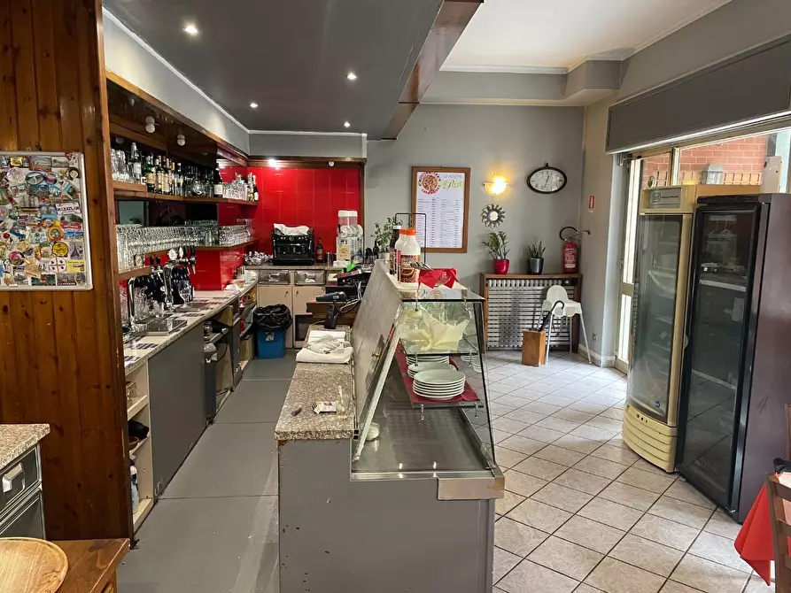 Immagine 9 di Locale commerciale in vendita  a Cavour