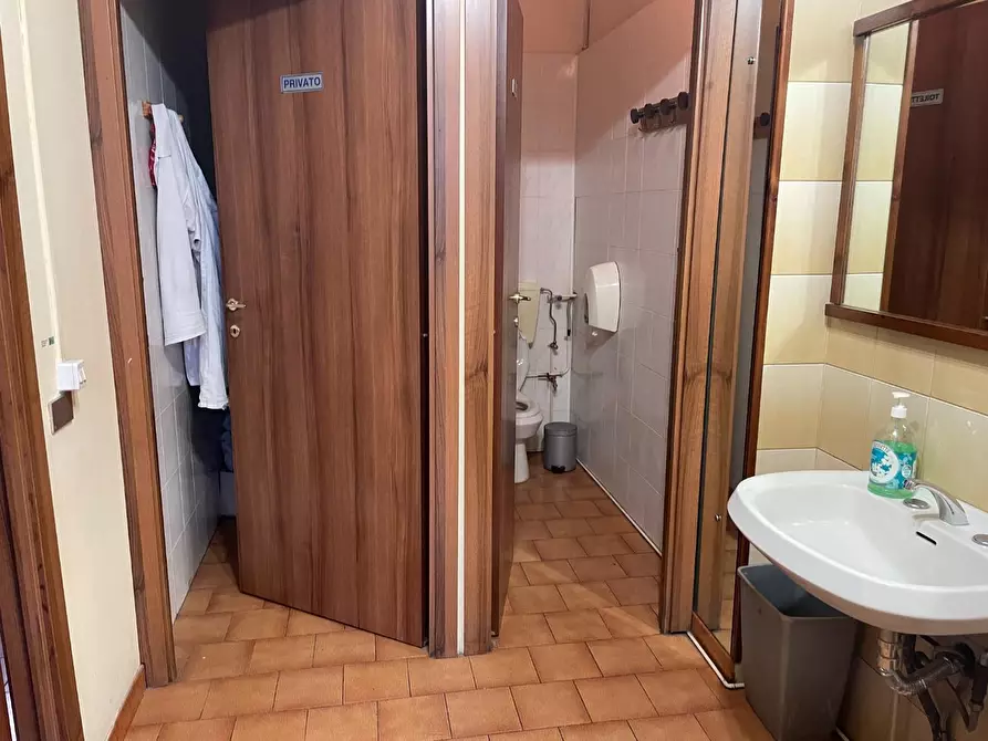 Immagine 5 di Locale commerciale in vendita  a Cavour