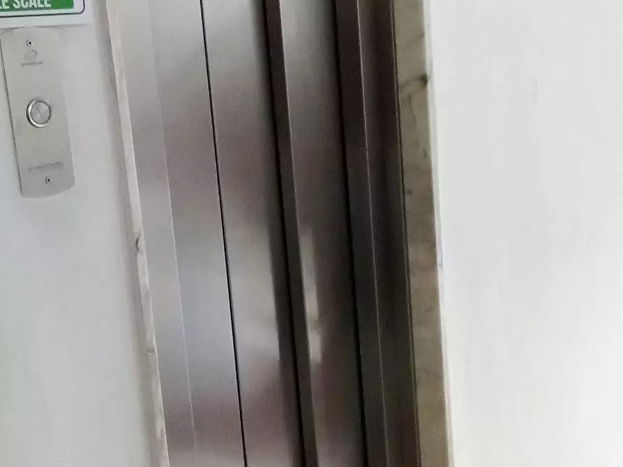 Immagine 23 di Appartamento in vendita  a Carrara