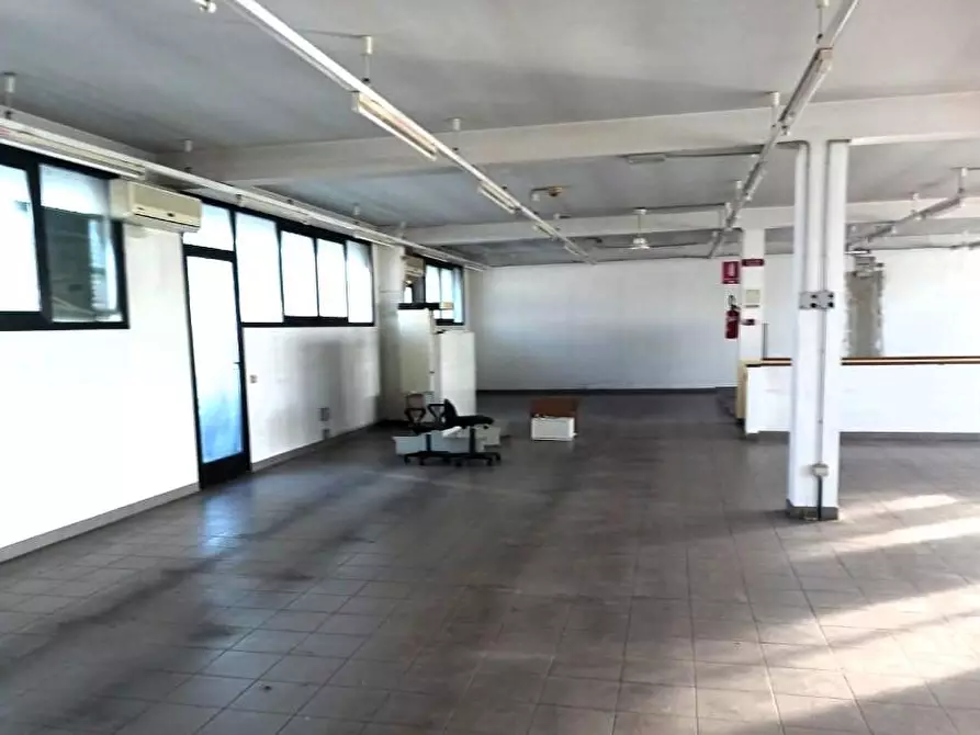 Immagine 10 di Capannone industriale in vendita  a Pontedera