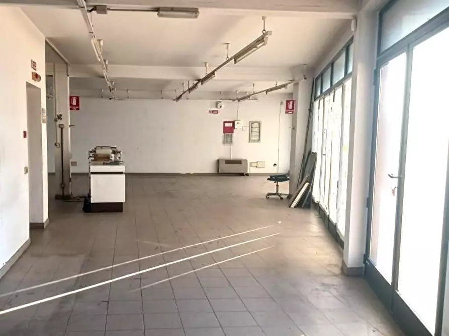 Immagine 8 di Capannone industriale in vendita  a Pontedera
