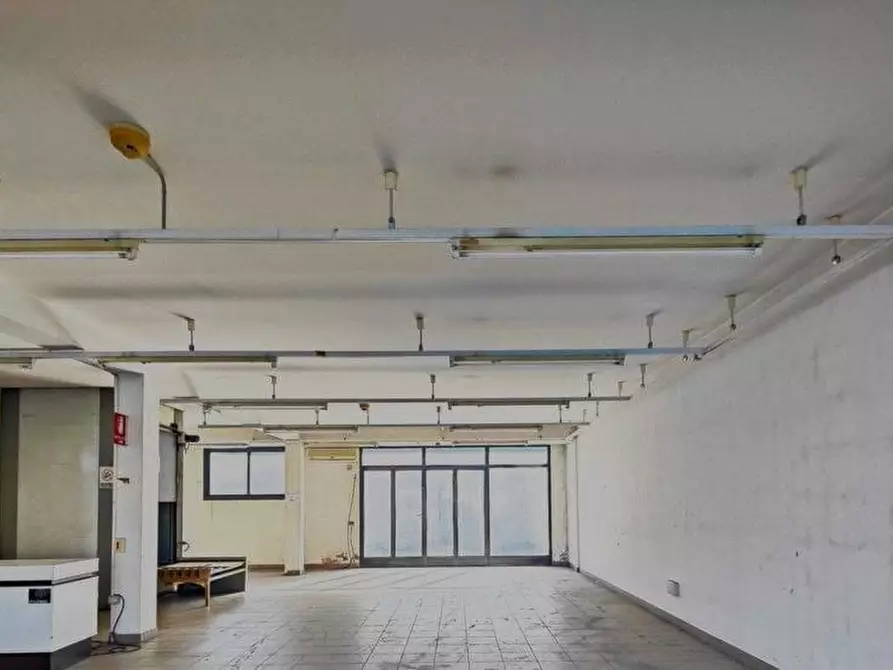 Immagine 3 di Capannone industriale in vendita  a Pontedera