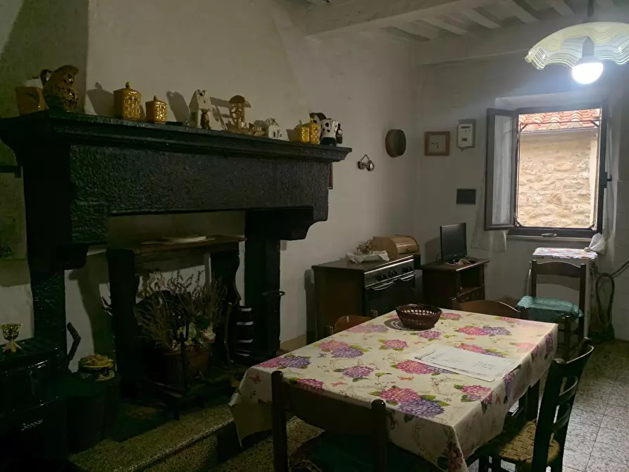 Immagine 21 di Appartamento in vendita  a Semproniano