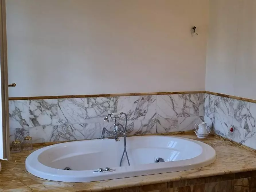 Immagine 19 di Villa in vendita  a San Giuliano Terme