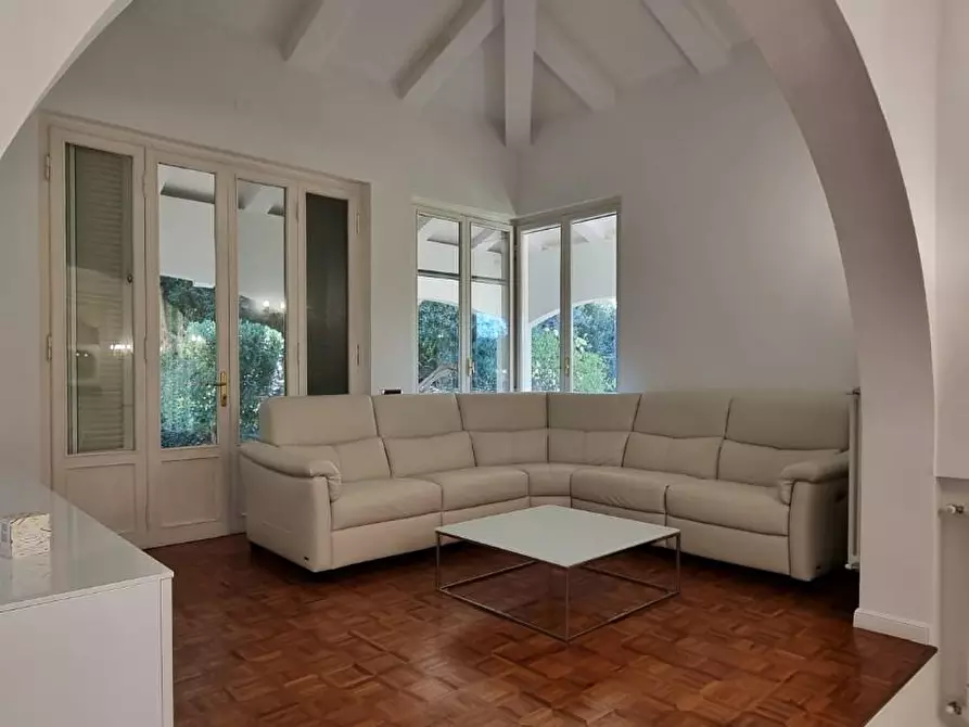 Immagine 5 di Villa in vendita  a San Giuliano Terme