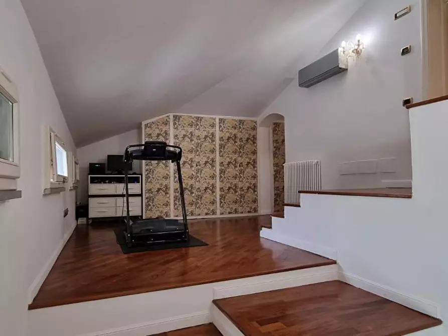 Immagine 29 di Villa in vendita  a San Giuliano Terme