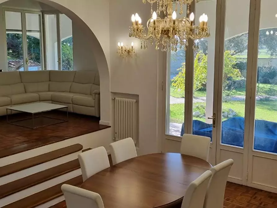 Immagine 2 di Villa in vendita  a San Giuliano Terme