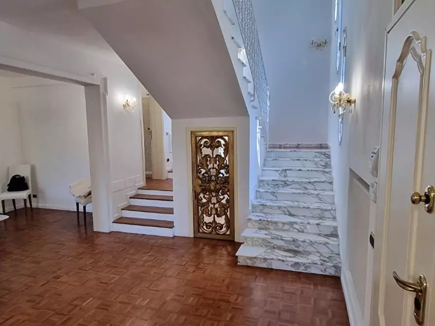 Immagine 7 di Villa in vendita  a San Giuliano Terme