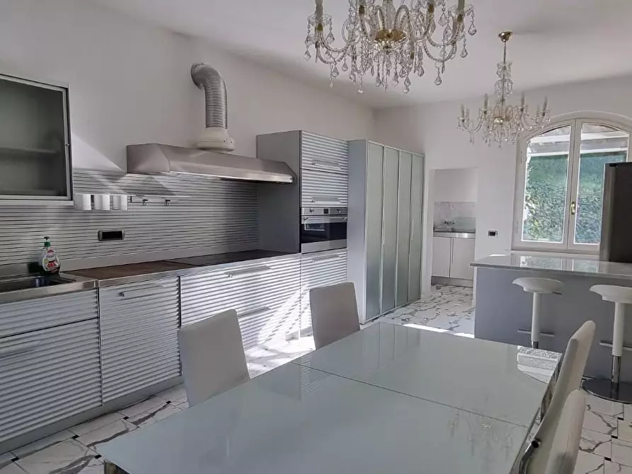 Immagine 13 di Villa in vendita  a San Giuliano Terme