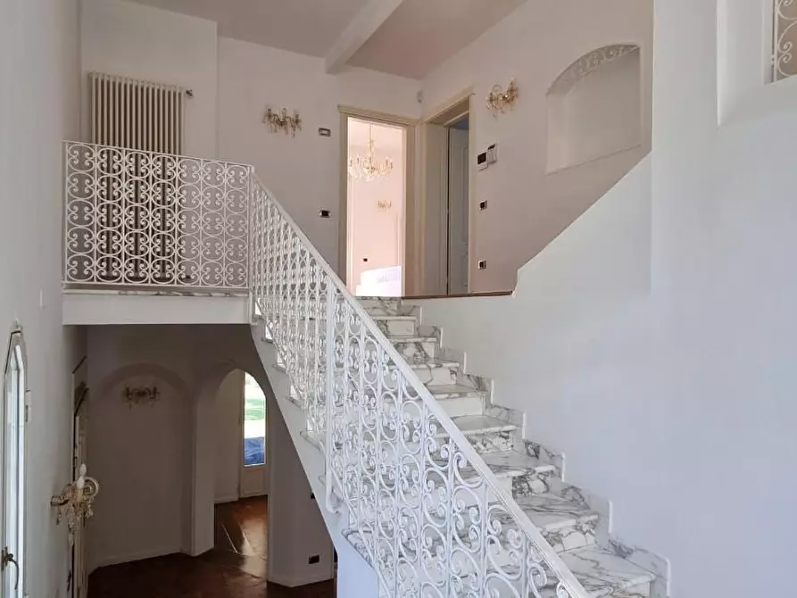 Immagine 17 di Villa in vendita  a San Giuliano Terme