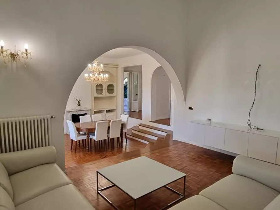 Immagine 6 di Villa in vendita  a San Giuliano Terme